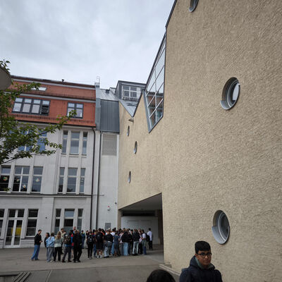 Bild vergrößern: 2025-06 Stephaneum Montag Exkursion (2)